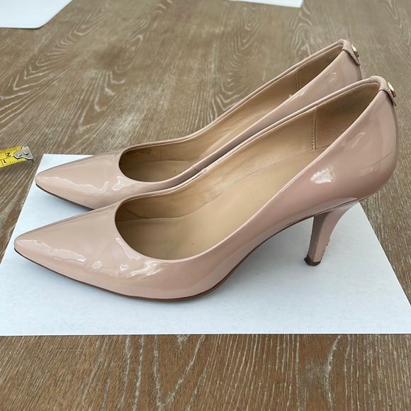 Michael Kors Dorothy Flex Tan Pumps Size 8 - Picture 5 of 11